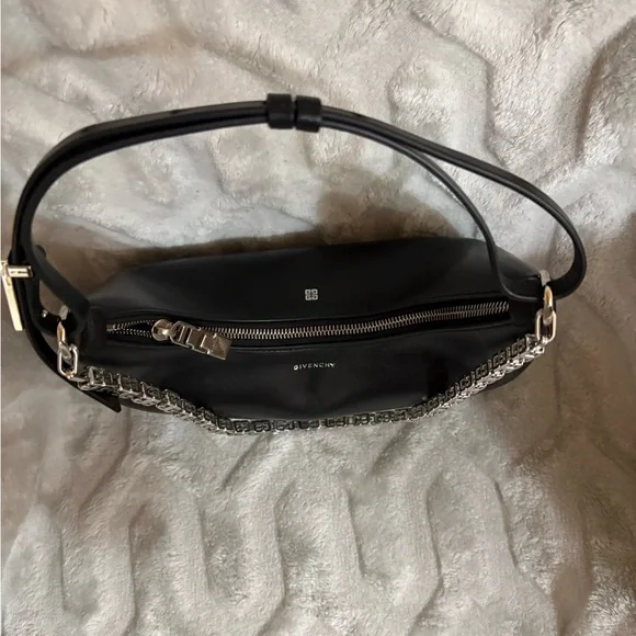 Givenchy Black moon cut out shoulder bag - Picture 4 of 7